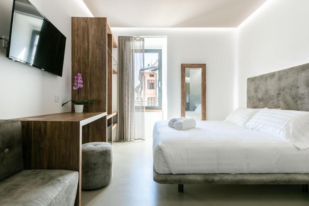 Domus Cavour Rooms&Suites ティラーノ エクステリア 写真