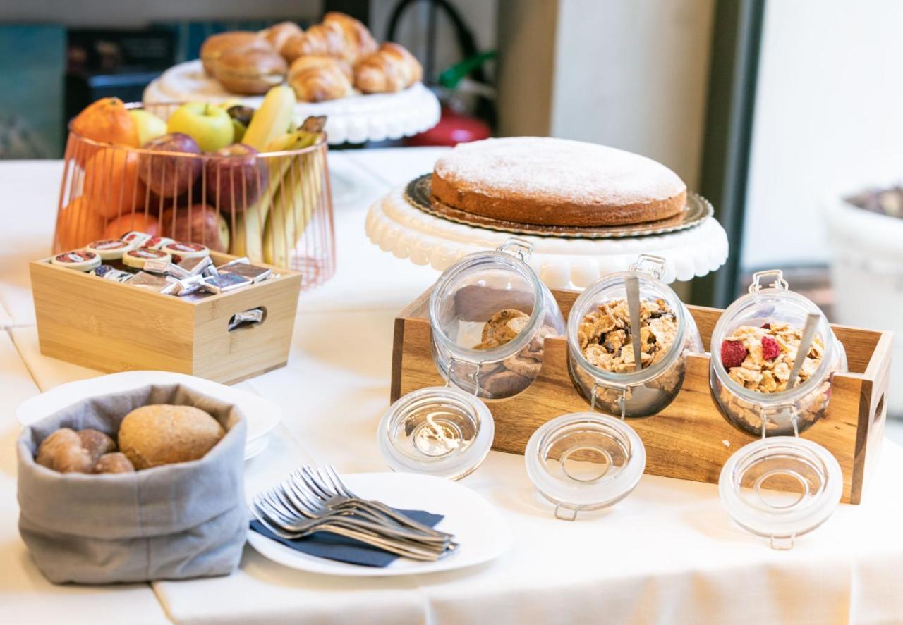 Domus Cavour Rooms&Suites ティラーノ エクステリア 写真