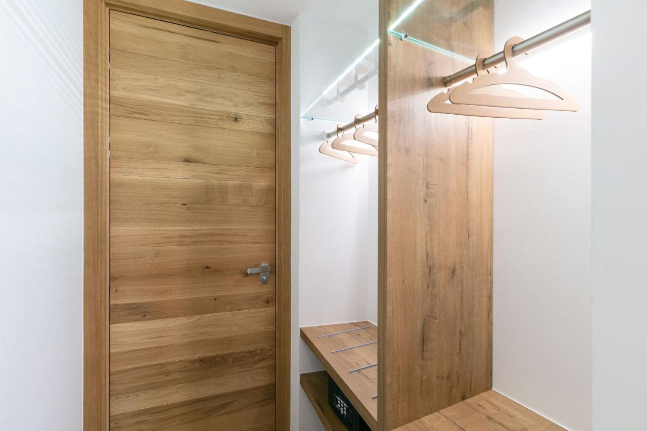 Domus Cavour Rooms&Suites ティラーノ エクステリア 写真