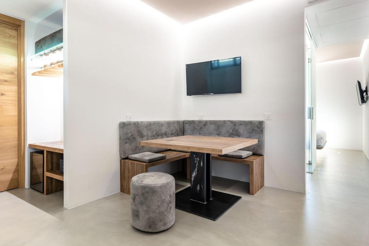 Domus Cavour Rooms&Suites ティラーノ エクステリア 写真