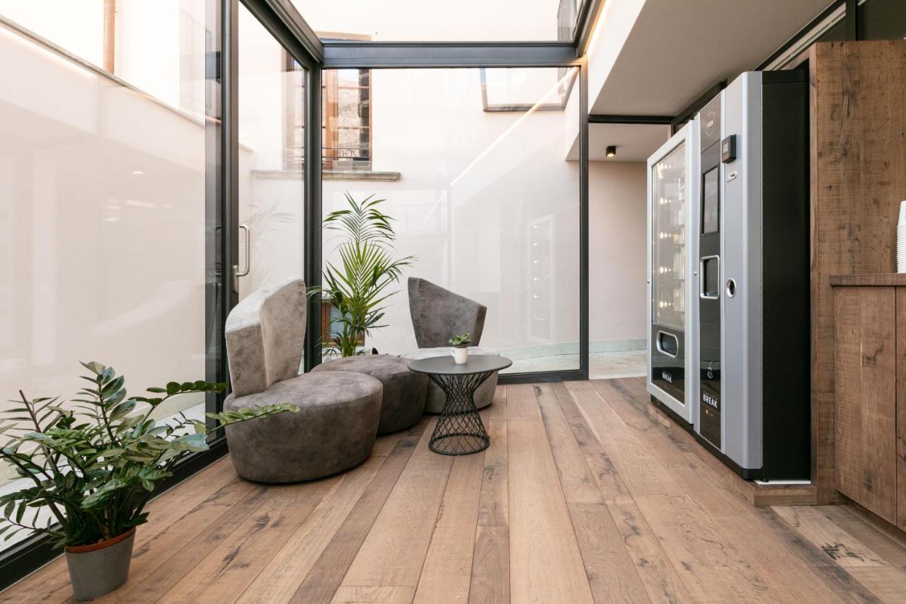 Domus Cavour Rooms&Suites ティラーノ エクステリア 写真