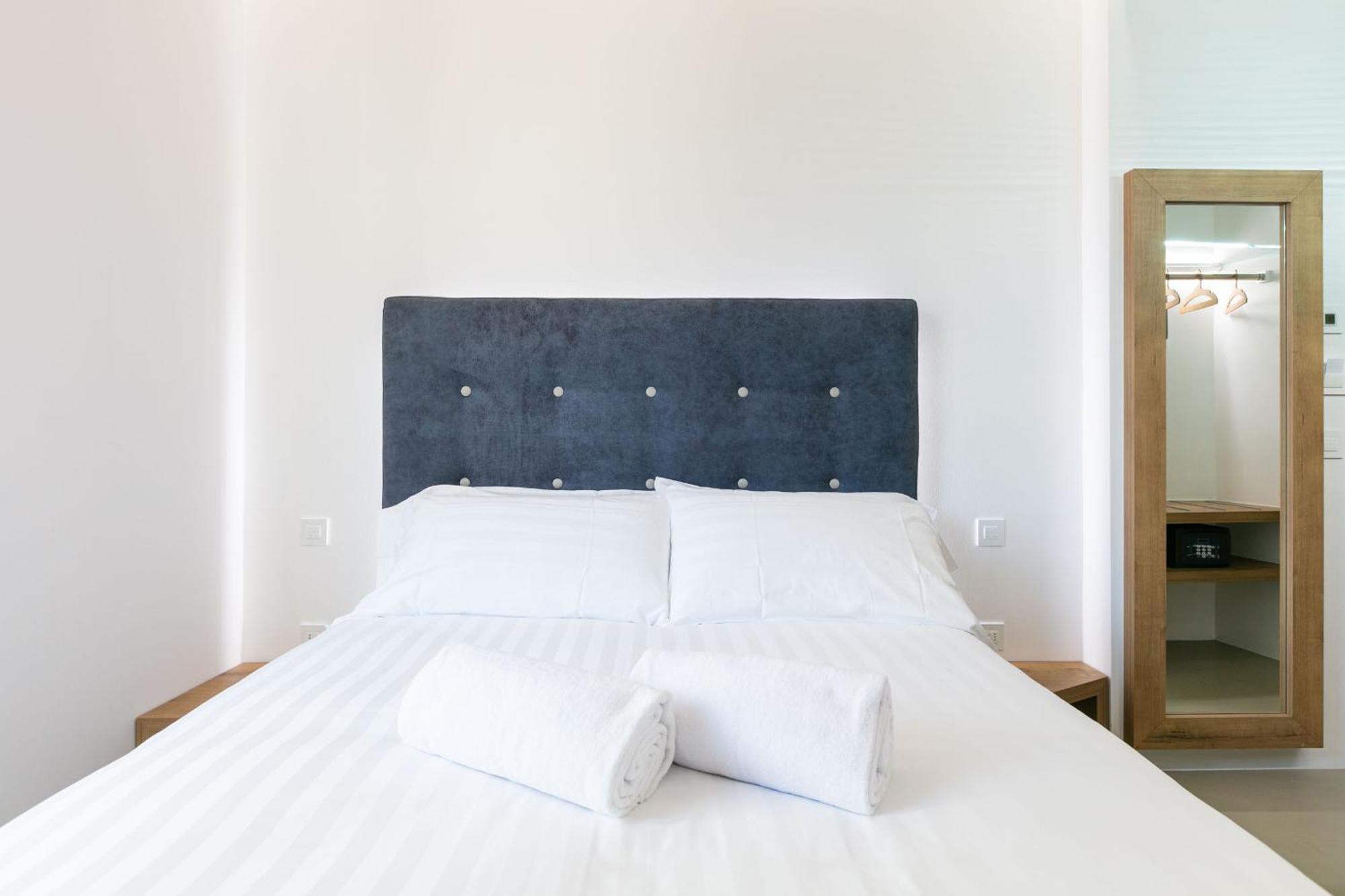 Domus Cavour Rooms&Suites ティラーノ 部屋 写真