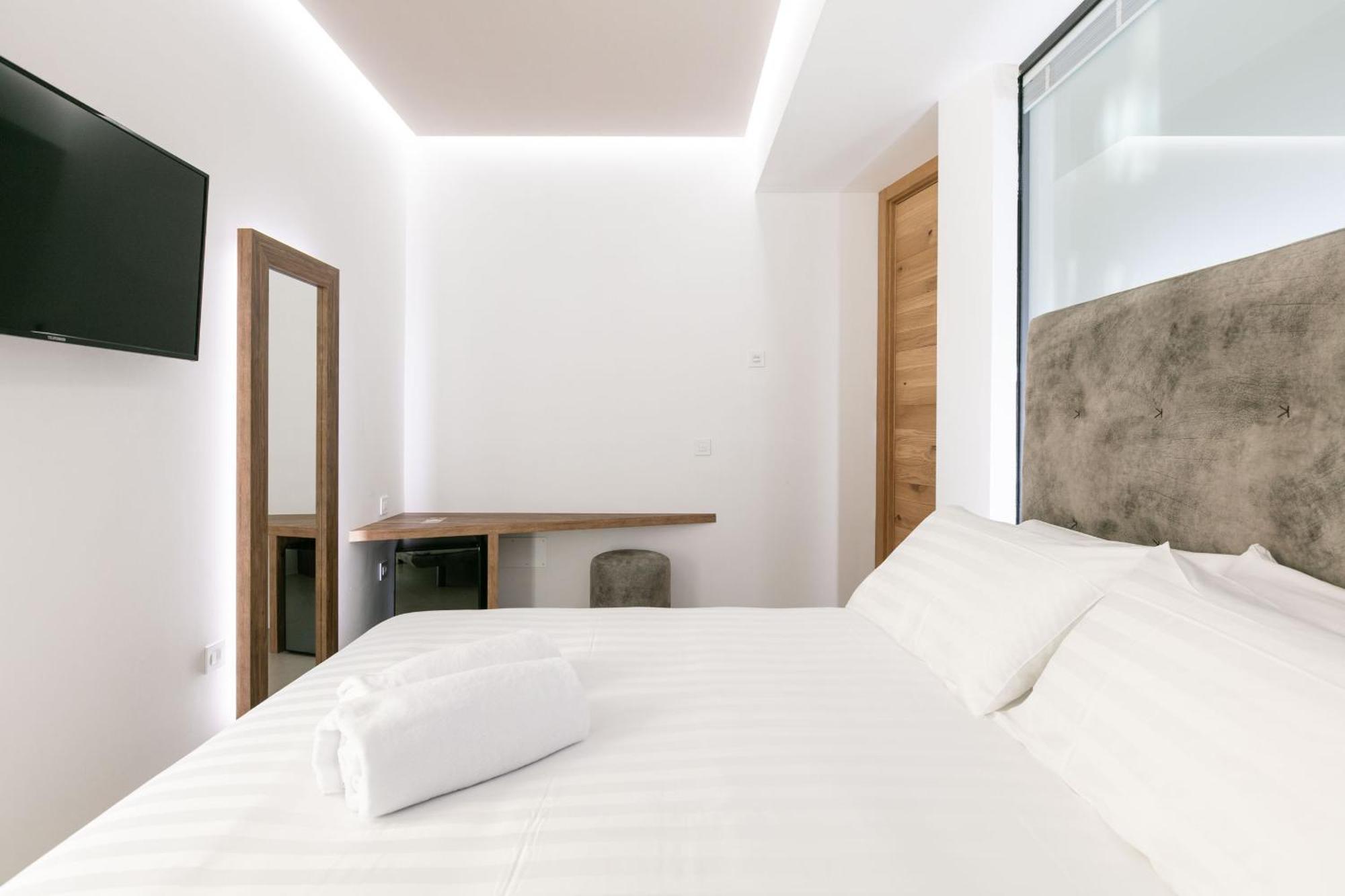 Domus Cavour Rooms&Suites ティラーノ 部屋 写真
