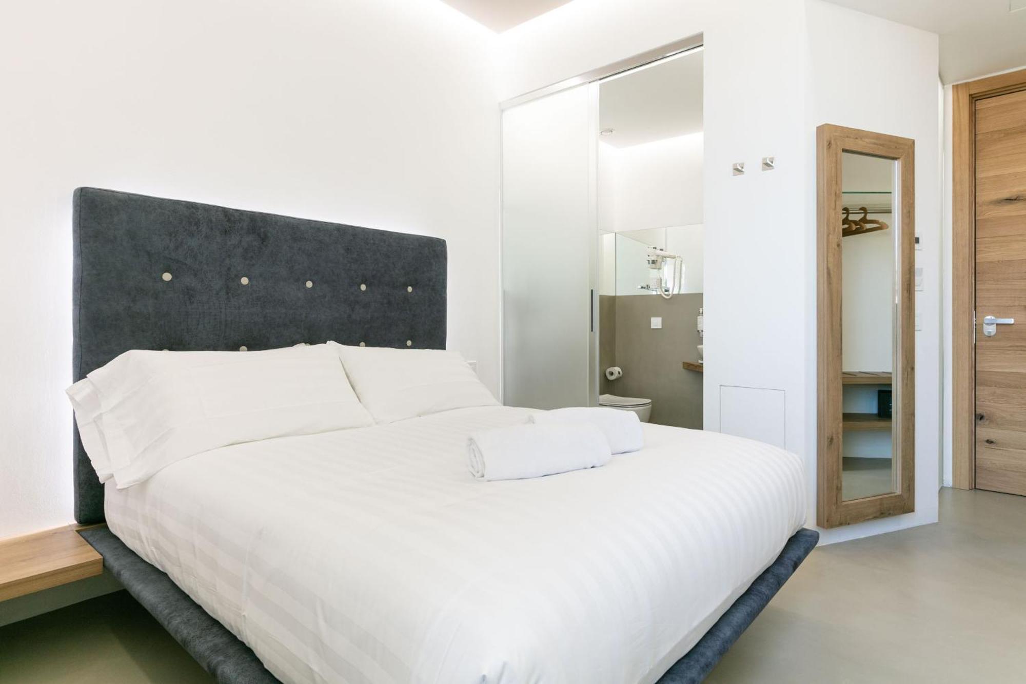 Domus Cavour Rooms&Suites ティラーノ 部屋 写真
